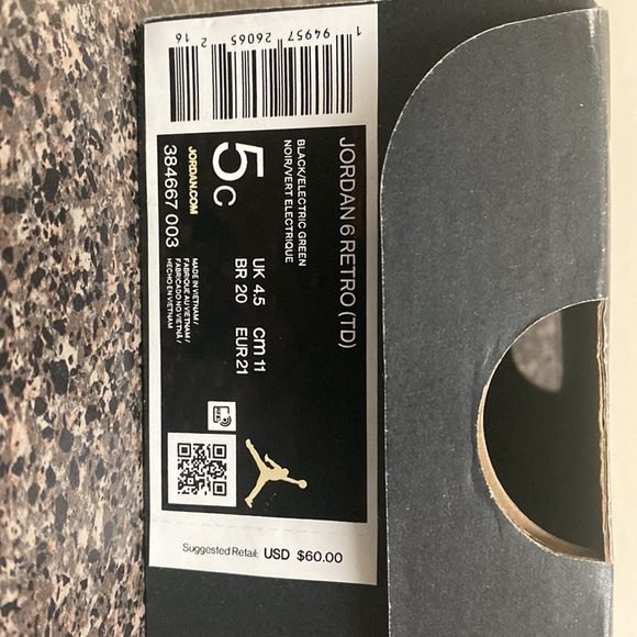 Toddler Jordan 6 Retro Sneakers 💚🖤 - Picture 5 of 5